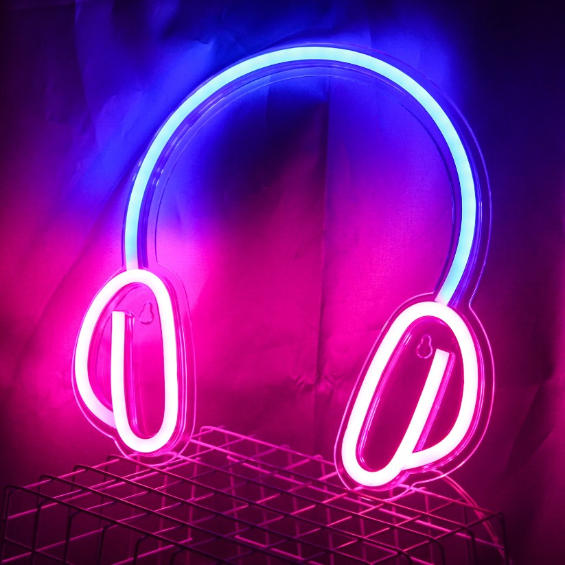 навушники - світлодіодна неонова вивіска з логотипом, що висить на стіні